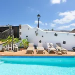 Spacious Private Up To 16 - Casa Quintero - Volcano, Timanfaya Park, Bodega & South Beaches - Heated Pool - Game - Charcoal Grill *