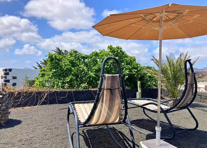 Spacious Private Up To 16 - Authentic - Volcano, Timanfaya Park, Bodega & South Beaches - Heated Pool - Game - Charcoal Grill Villa