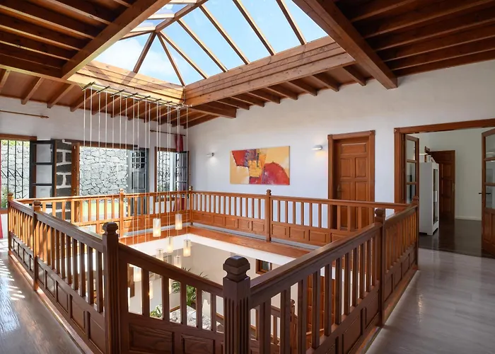 Villa Spacious Private Up To 16 - Authentic - Volcano, Timanfaya Park, Bodega & South Beaches - Heated Pool - Game - Charcoal Grill *