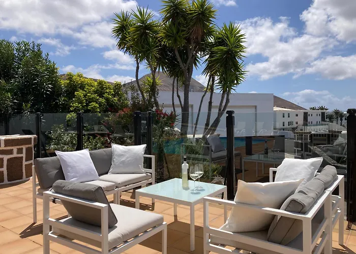 Spacious Private Up To 16 - Authentic - Volcano, Timanfaya Park, Bodega & South Beaches - Heated Pool - Game - Charcoal Grill