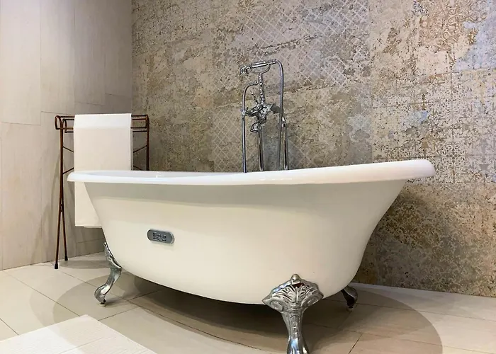 Spacious Private Up To 16 - Authentic - Volcano, Timanfaya Park, Bodega & South Beaches - Heated Pool - Game - Charcoal Grill