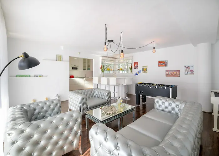 Villa Spacious Private Up To 16 - Authentic - Volcano, Timanfaya Park, Bodega & South Beaches - Heated Pool - Game - Charcoal Grill *