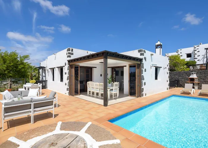 Spacious Private Up To 16 - Authentic - Volcano, Timanfaya Park, Bodega & South Beaches - Heated Pool - Game - Charcoal Grill 빌라 야이자