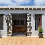 Spacious Private Up To 16 - Casa Quintero - Volcano, Timanfaya Park, Bodega & South Beaches - Heated Pool - Game - Charcoal Grill Вилла Яйса