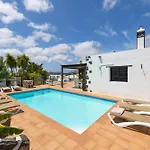 Spacious Private Up To 16 - Casa Quintero - Volcano, Timanfaya Park, Bodega & South Beaches - Heated Pool - Game - Charcoal Grill Yaiza