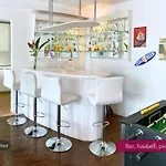 Вилла Spacious Private Up To 16 - Casa Quintero - Volcano, Timanfaya Park, Bodega & South Beaches - Heated Pool - Game - Charcoal Grill Яйса