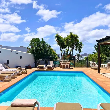 Spacious Private Up To 16 - Authentic - Volcano, Timanfaya Park, Bodega & South Beaches - Heated Pool - Game - Charcoal Grill