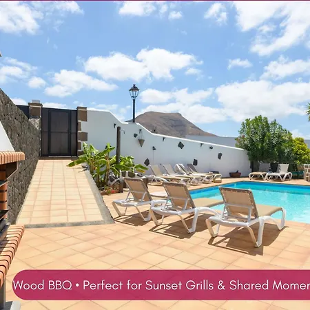 Вилла Spacious Private Up To 16 - Authentic - Volcano, Timanfaya Park, Bodega & South Beaches - Heated Pool - Game - Charcoal Grill
