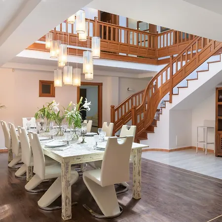 Spacious Private Up To 16 - Authentic - Volcano, Timanfaya Park, Bodega & South Beaches - Heated Pool - Game - Charcoal Grill Villa Yaiza (Lanzarote)