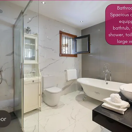 Spacious Private Up To 16 - Authentic - Volcano, Timanfaya Park, Bodega & South Beaches - Heated Pool - Game - Charcoal Grill Villa *