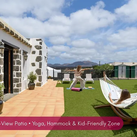 Spacious Private Up To 16 - Authentic - Volcano, Timanfaya Park, Bodega & South Beaches - Heated Pool - Game - Charcoal Grill Вилла