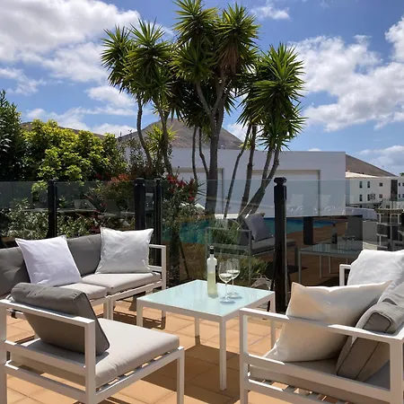 Spacious Private Up To 16 - Authentic - Volcano, Timanfaya Park, Bodega & South Beaches - Heated Pool - Game - Charcoal Grill