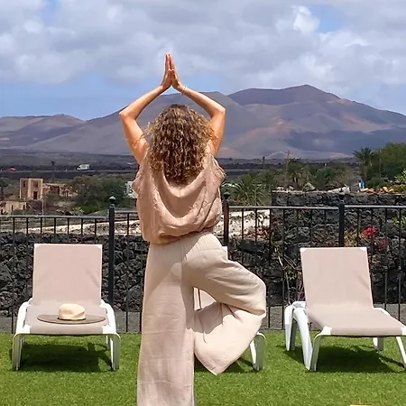 Villa Spacious Private Up To 16 - Authentic - Volcano, Timanfaya Park, Bodega & South Beaches - Heated Pool - Game - Charcoal Grill *