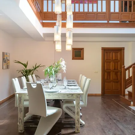 Villa Spacious Private Up To 16 - Authentic - Volcano, Timanfaya Park, Bodega & South Beaches - Heated Pool - Game - Charcoal Grill Yaiza (Lanzarote)