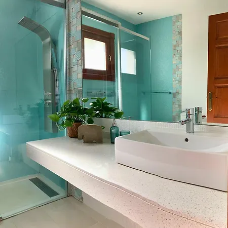 Spacious Private Up To 16 - Authentic - Volcano, Timanfaya Park, Bodega & South Beaches - Heated Pool - Game - Charcoal Grill * Yaiza (Lanzarote)