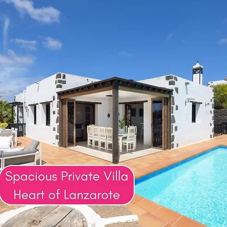 Villa Spacious Private Up To 16 - Authentic - Volcano, Timanfaya Park, Bodega & South Beaches - Heated Pool - Game - Charcoal Grill *