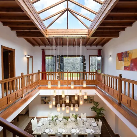 Villa Spacious Private Up To 16 - Authentic - Volcano, Timanfaya Park, Bodega & South Beaches - Heated Pool - Game - Charcoal Grill *