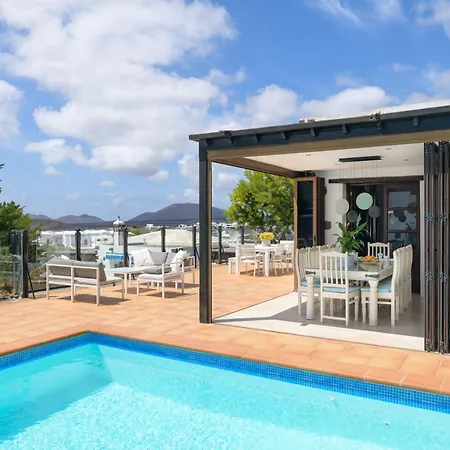 וילה Spacious Private Up To 16 - Authentic - Volcano, Timanfaya Park, Bodega & South Beaches - Heated Pool - Game - Charcoal Grill *