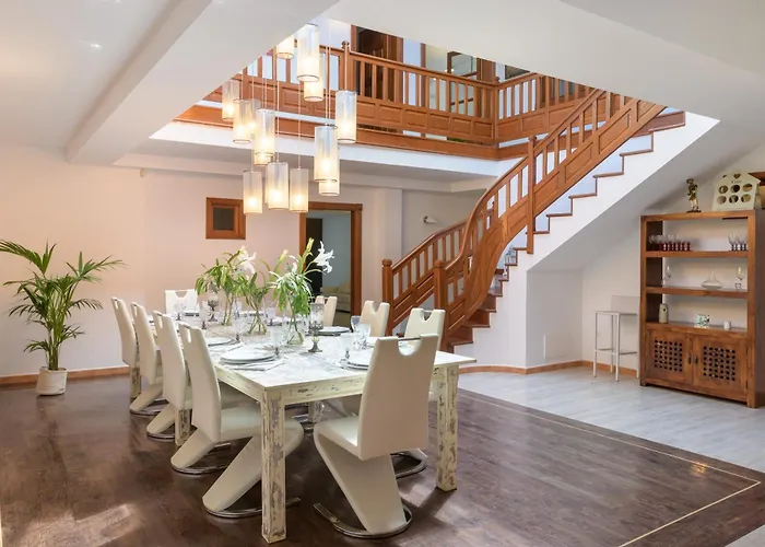 Spacious Private Up To 16 - Authentic - Volcano, Timanfaya Park, Bodega & South Beaches - Heated Pool - Game - Charcoal Grill וילה יאיזה