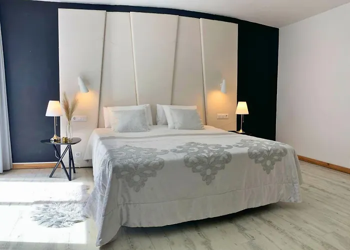 וילה Spacious Private Up To 16 - Authentic - Volcano, Timanfaya Park, Bodega & South Beaches - Heated Pool - Game - Charcoal Grill יאיזה