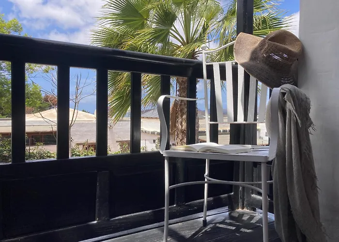 Spacious Private Up To 16 - Authentic - Volcano, Timanfaya Park, Bodega & South Beaches - Heated Pool - Game - Charcoal Grill יאיזה