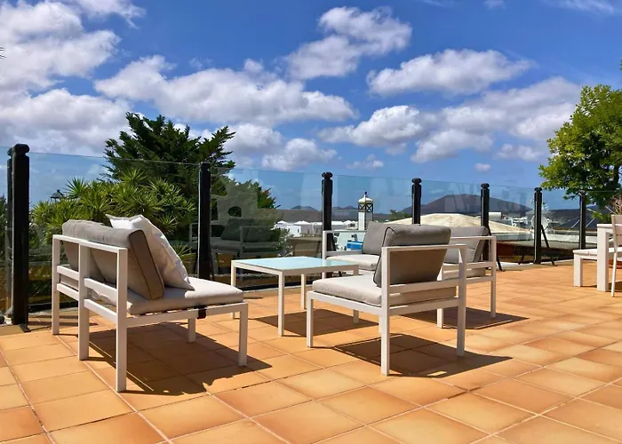 Вилла Spacious Private Up To 16 - Authentic - Volcano, Timanfaya Park, Bodega & South Beaches - Heated Pool - Game - Charcoal Grill *