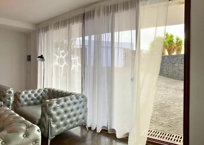 Spacious Private Up To 16 - Authentic - Volcano, Timanfaya Park, Bodega & South Beaches - Heated Pool - Game - Charcoal Grill * Яйса