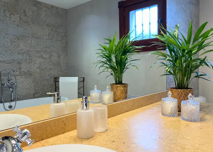 וילה Spacious Private Up To 16 - Authentic - Volcano, Timanfaya Park, Bodega & South Beaches - Heated Pool - Game - Charcoal Grill