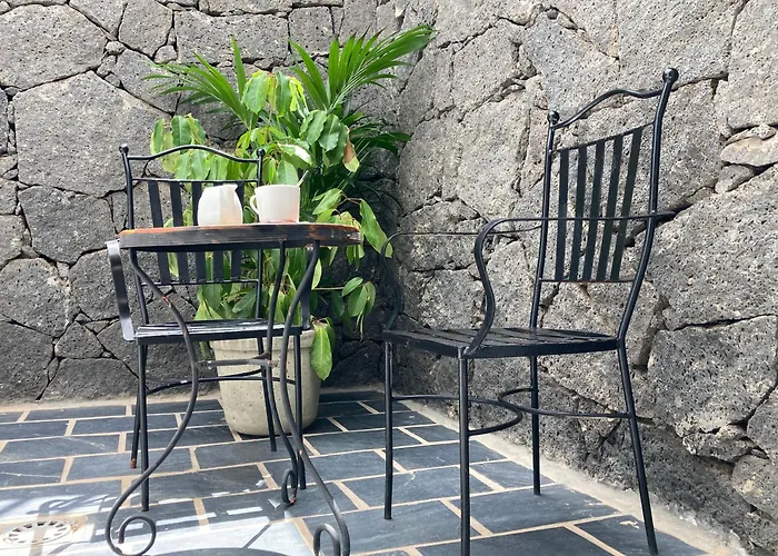 Вилла Spacious Private Up To 16 - Authentic - Volcano, Timanfaya Park, Bodega & South Beaches - Heated Pool - Game - Charcoal Grill Яйса