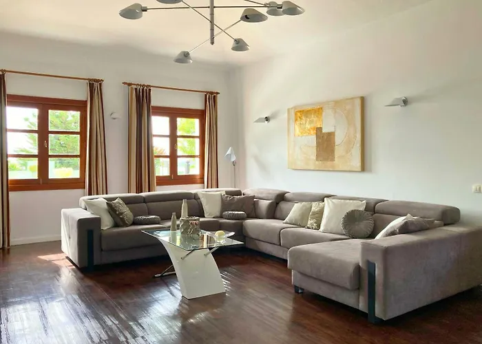 Spacious Private Up To 16 - Authentic - Volcano, Timanfaya Park, Bodega & South Beaches - Heated Pool - Game - Charcoal Grill וילה יאיזה