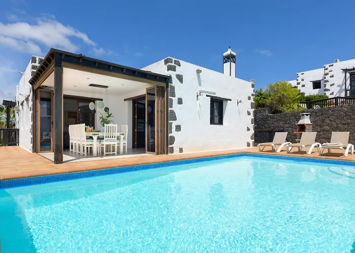 Spacious Private Up To 16 - Authentic - Volcano, Timanfaya Park, Bodega & South Beaches - Heated Pool - Game - Charcoal Grill וילה יאיזה