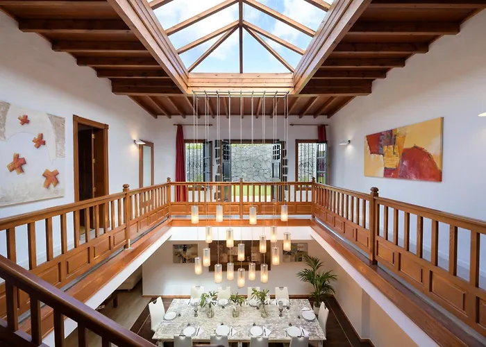 Вилла Spacious Private Up To 16 - Authentic - Volcano, Timanfaya Park, Bodega & South Beaches - Heated Pool - Game - Charcoal Grill *