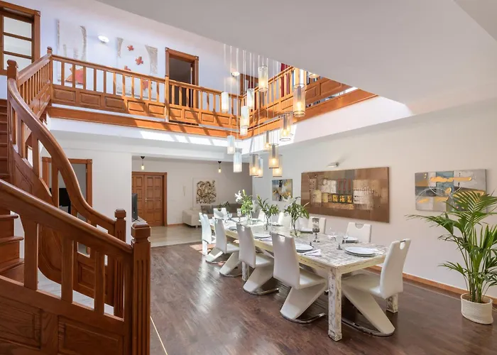 וילה Spacious Private Up To 16 - Authentic - Volcano, Timanfaya Park, Bodega & South Beaches - Heated Pool - Game - Charcoal Grill יאיזה