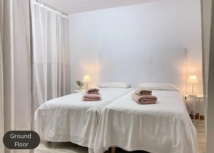 Spacious Private Up To 16 - Authentic - Volcano, Timanfaya Park, Bodega & South Beaches - Heated Pool - Game - Charcoal Grill *