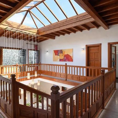 Villa Spacious Private Up To 16 - Authentic - Volcano, Timanfaya Park, Bodega & South Beaches - Heated Pool - Game - Charcoal Grill *