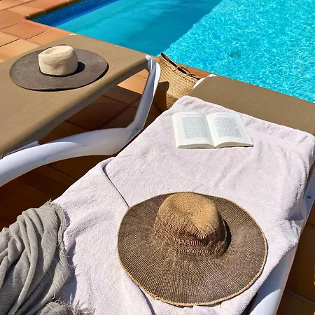 Spacious Private Up To 16 - Authentic - Volcano, Timanfaya Park, Bodega & South Beaches - Heated Pool - Game - Charcoal Grill Villa *