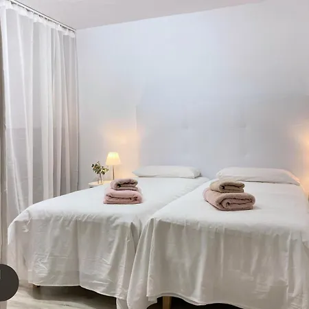 Spacious Private Up To 16 - Authentic - Volcano, Timanfaya Park, Bodega & South Beaches - Heated Pool - Game - Charcoal Grill *